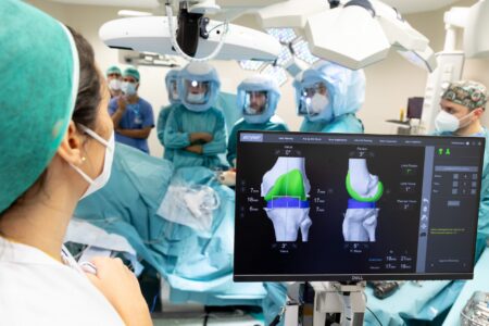 protesi ginocchio con robot